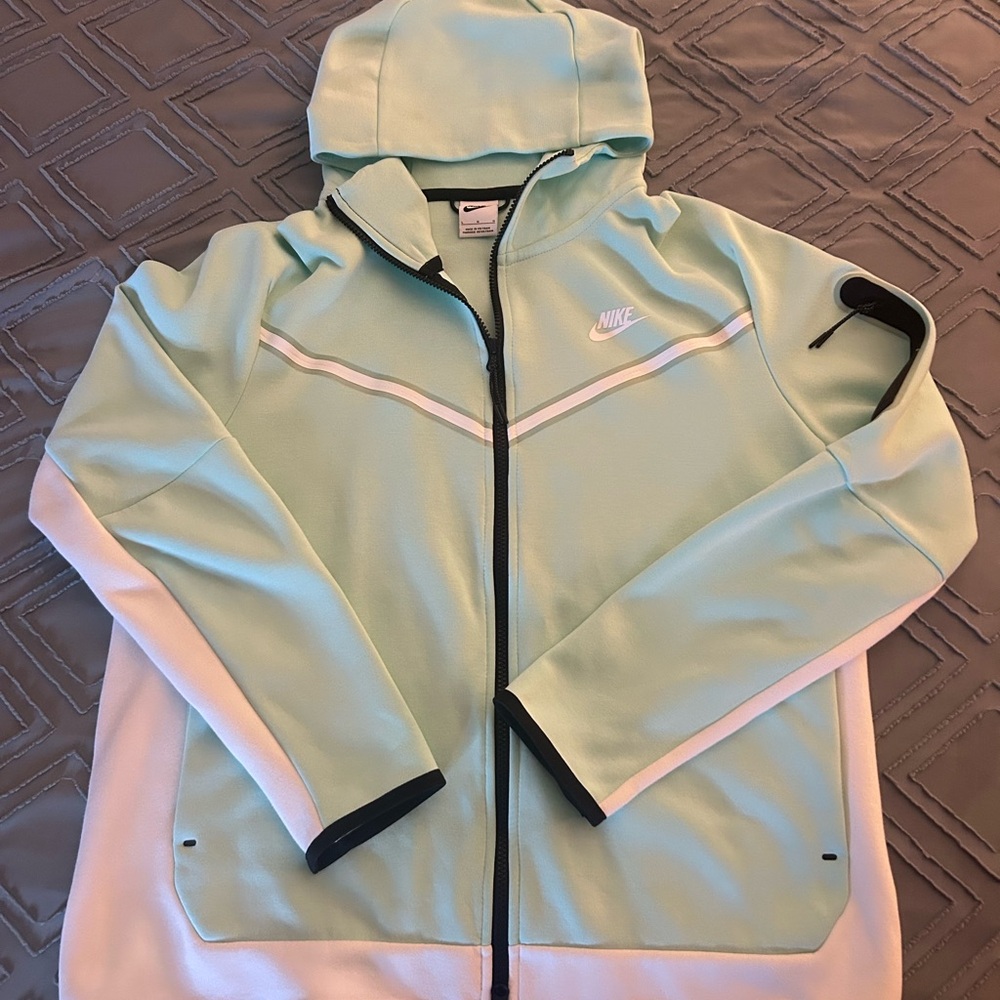 Nike Light Green Full-Zip Performance Tech Jacket